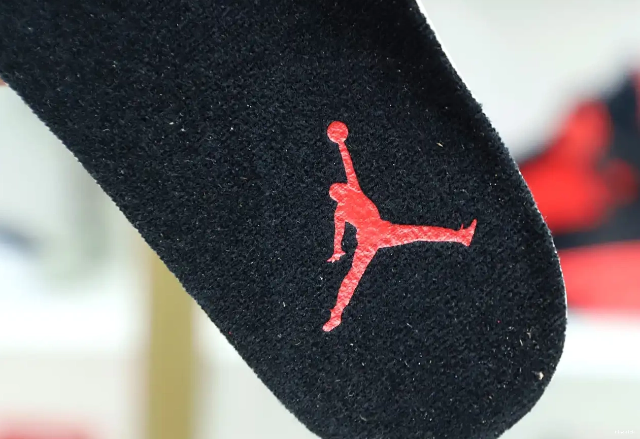 JORDAN LOW AIR RETRO BRED 11 0430